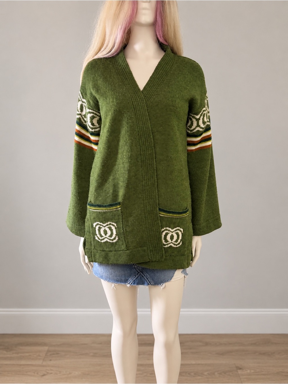 1970s Vintage Olive Green Patterned Cardigan with Pockets